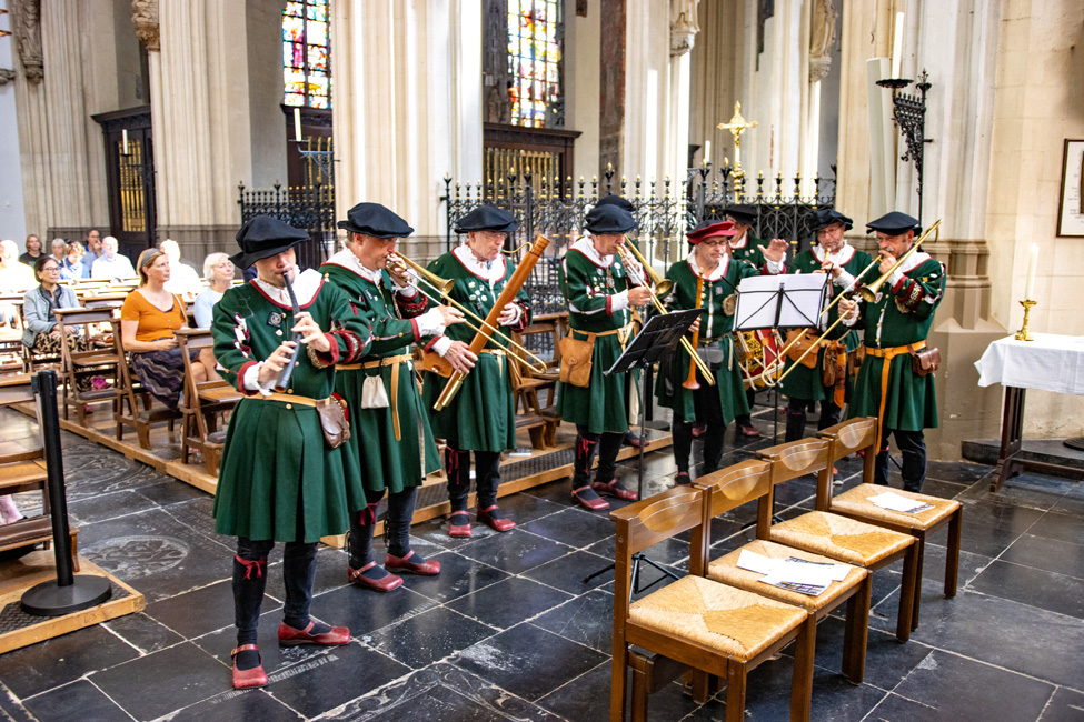 Stadspijpers in de Sint-Janskathedraal